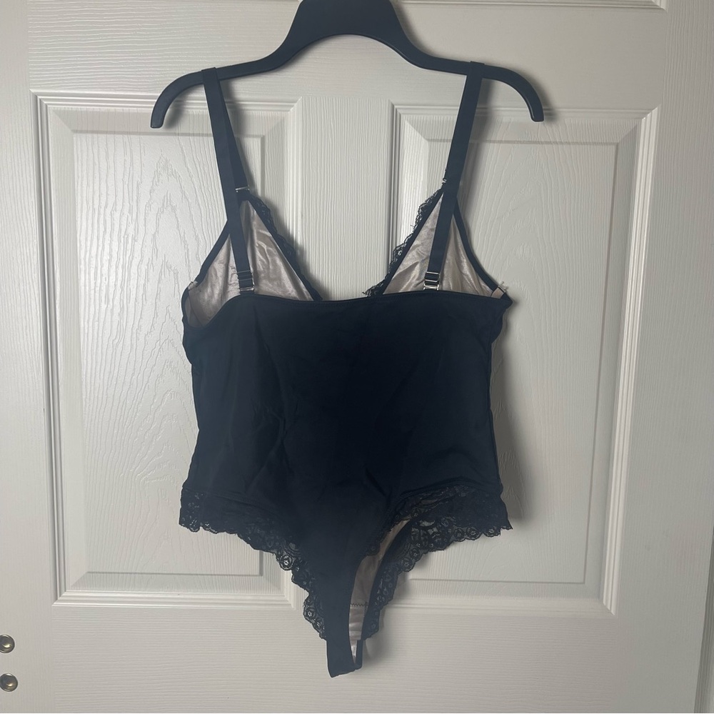 Elegant Black Lace Bodysuit - Picture 2 of 2